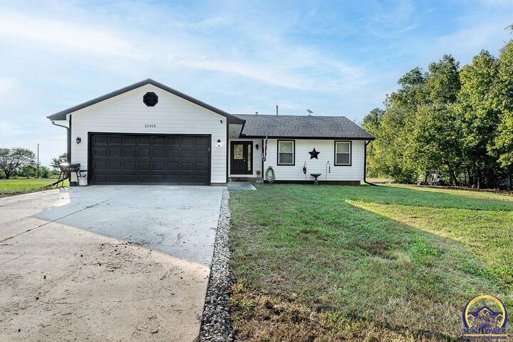 Property Photo:  21015 N Sail A Way Dr  KS 66524 