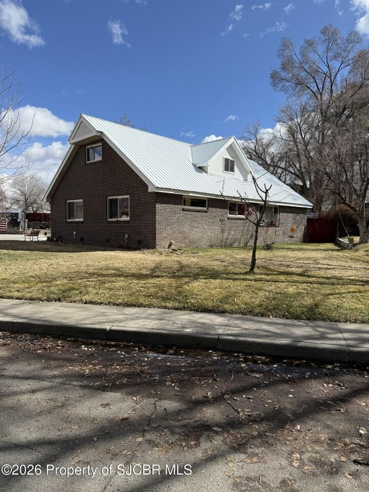 Property Photo:  628 N Gladeview Drive  NM 87401 