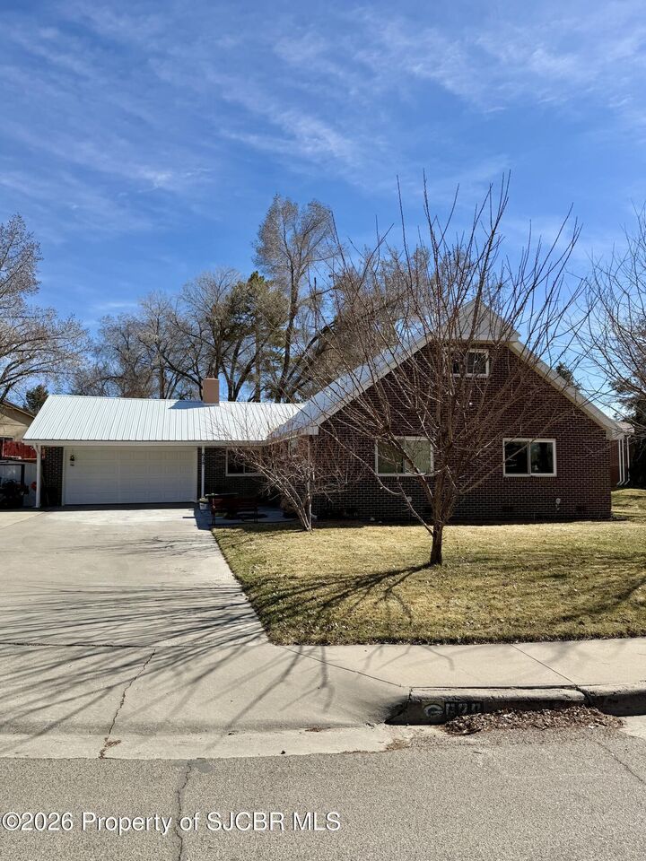 Property Photo:  628 N Gladeview Drive  NM 87401 