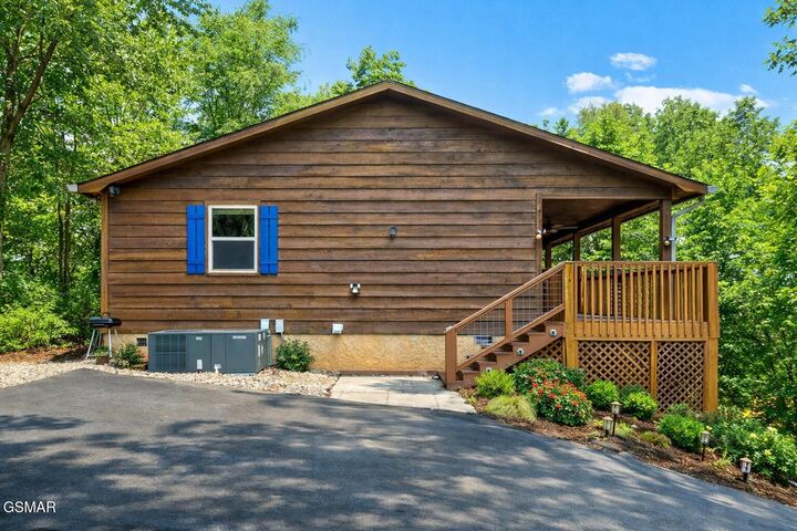 Property Photo:  1001 Sunrise Boulevard  TN 37862 