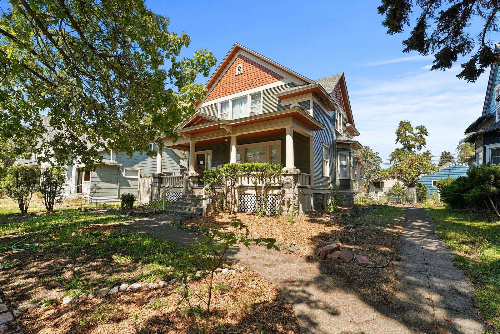 Property Photo: 927 E Augusta Ave WA 99207