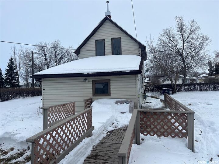 Property Photo: 206 2nd Street W SK S0A 4T0