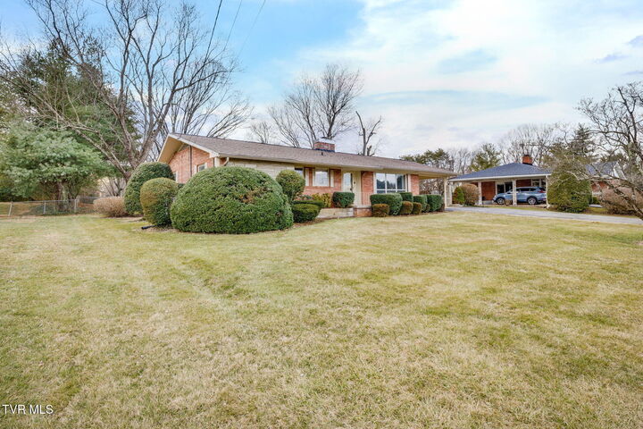 Property Photo: 1602 Fairway Drive Drive TN 37601