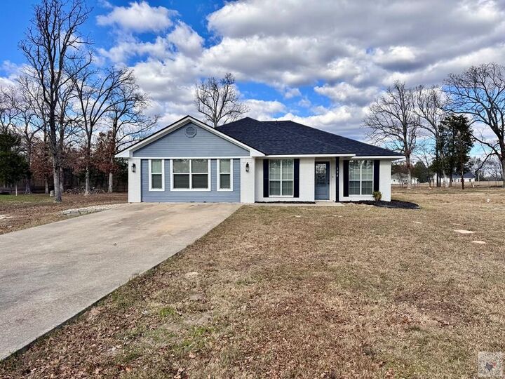 Property Photo:  194 County Road 1720  TX 75455 