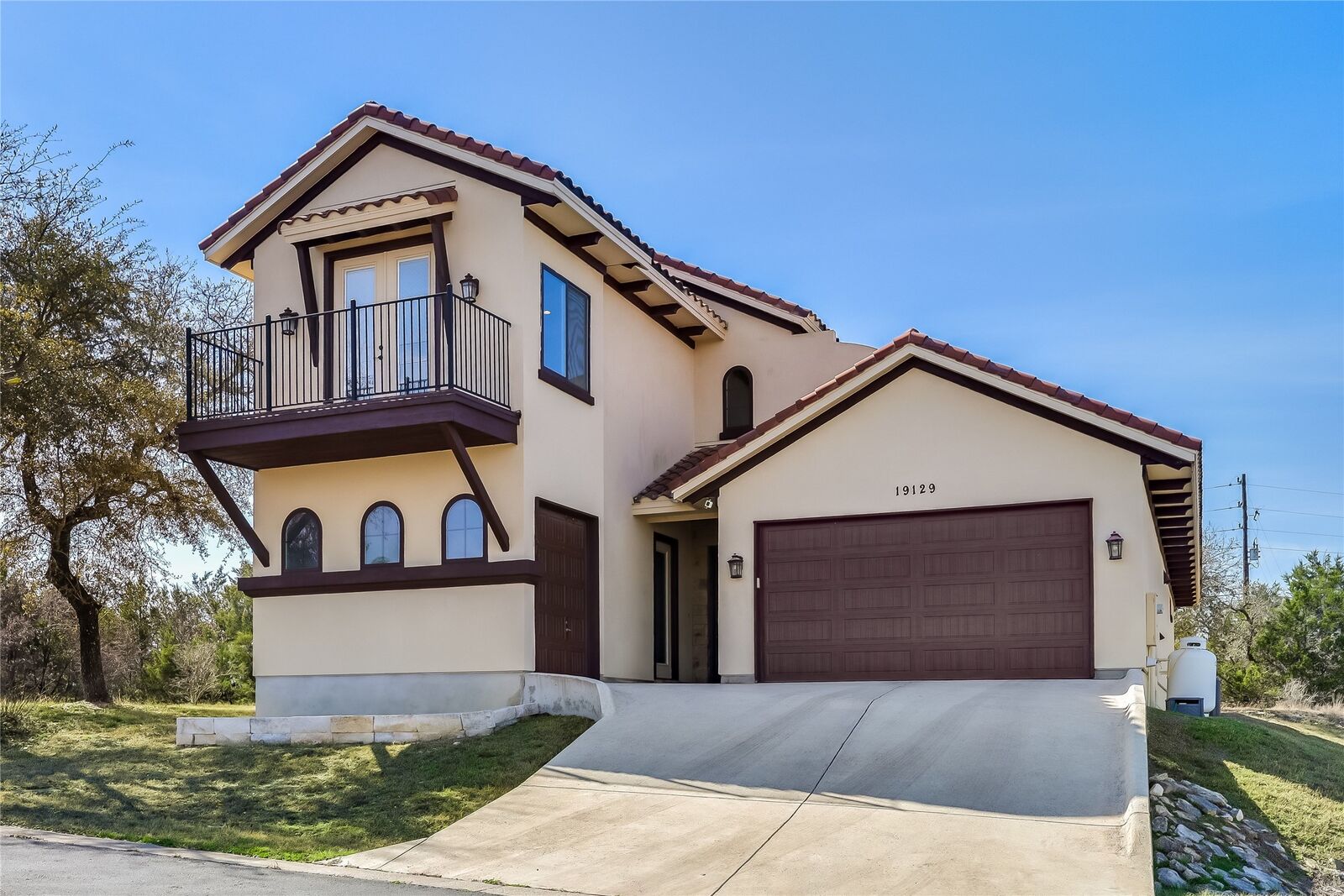 Property Photo:  19129 Camelot Woods Cove  TX 78645 