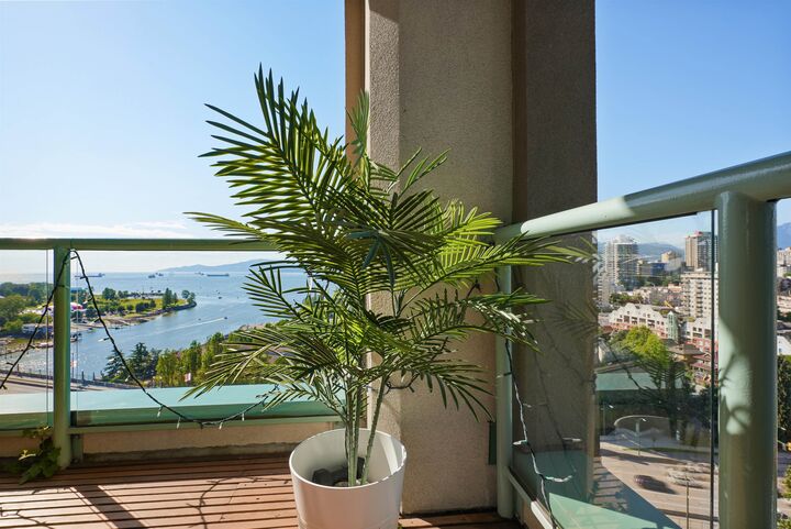 Property Photo: 907 Beach Avenue 2103 BC V6Z 2R3
