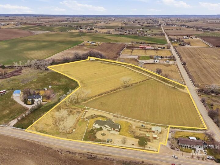 Property Photo:  16921 Oasis Rd.  ID 83607 