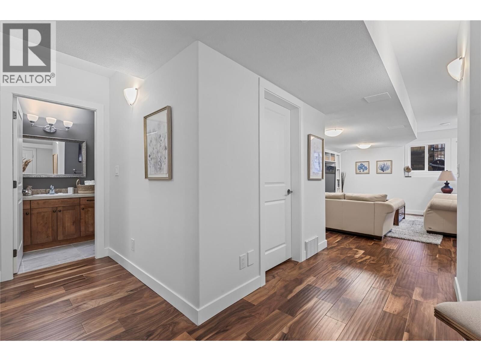 Property Photo:  1581 20 Street Northeast 14  BC V1E 0A7 