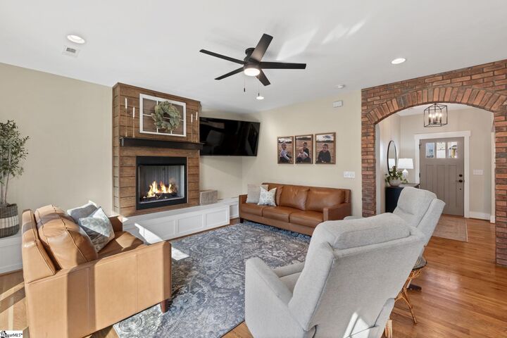 Property Photo: 125 Woodland Drive SC 29617