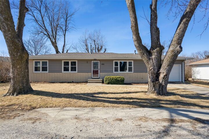 Property Photo:  808 Walnut Avenue  IA 50276 
