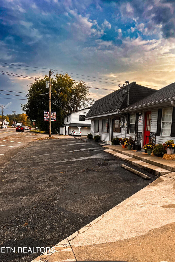 Property Photo: 801 W Race St TN 37763