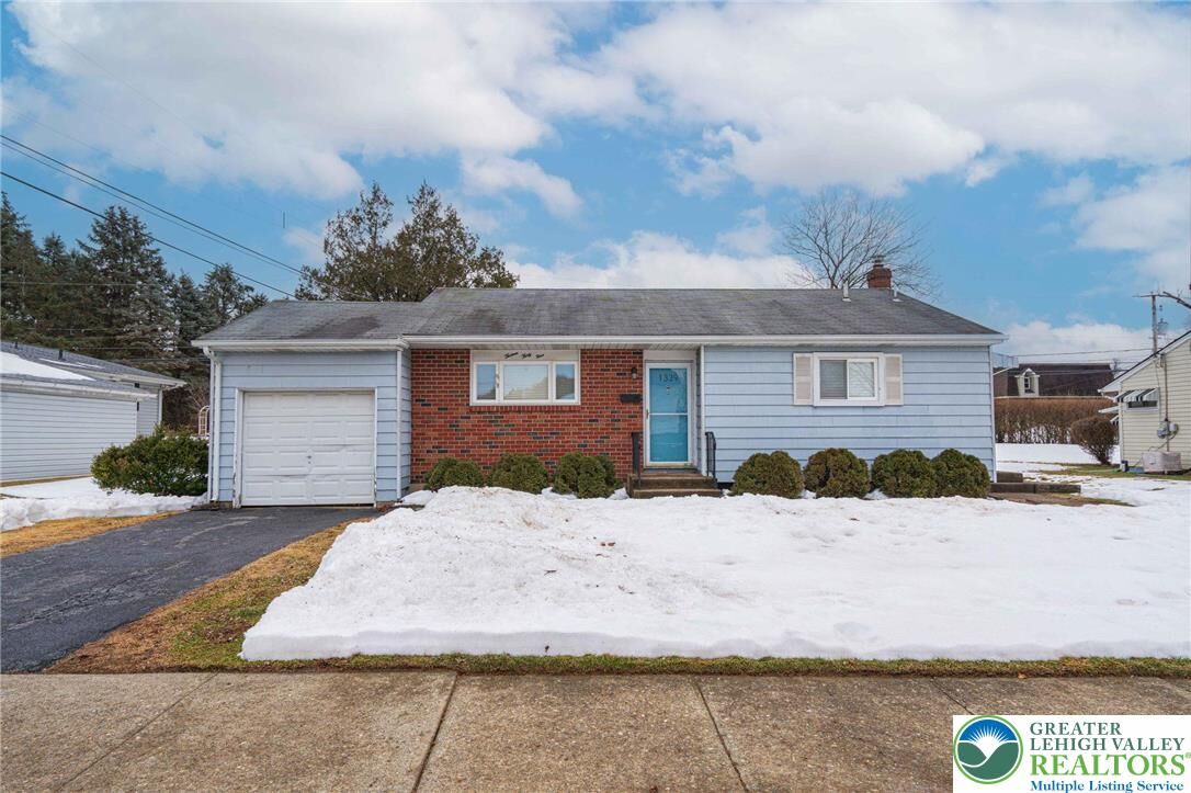 Property Photo: 1339 Richard Avenue PA 18018