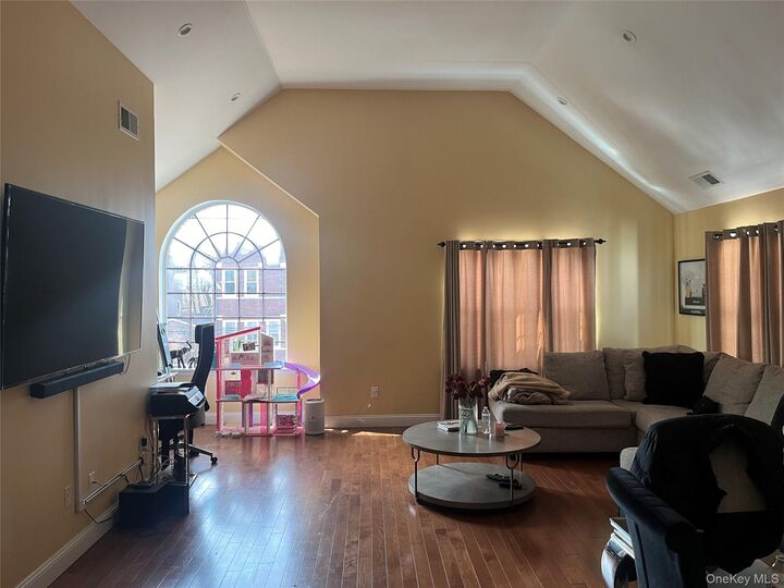Property Photo:  547 S 11th Avenue  NY 10550 