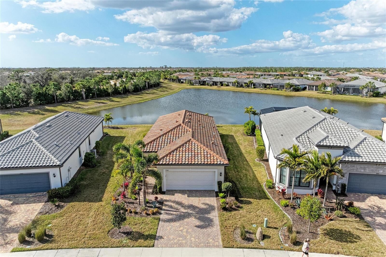 Property Photo:  7502 Summerland Cove  FL 34202 