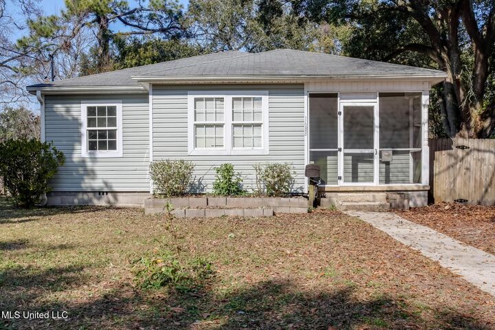 Property Photo:  1688 Sunset Boulevard  MS 39531 