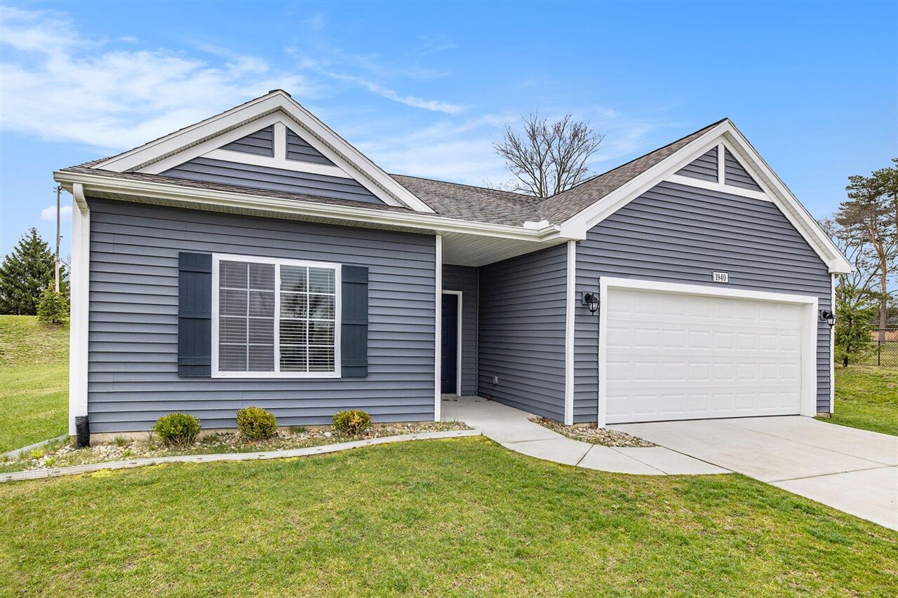 Property Photo:  400 Carefree Court  MI 49120-3401 