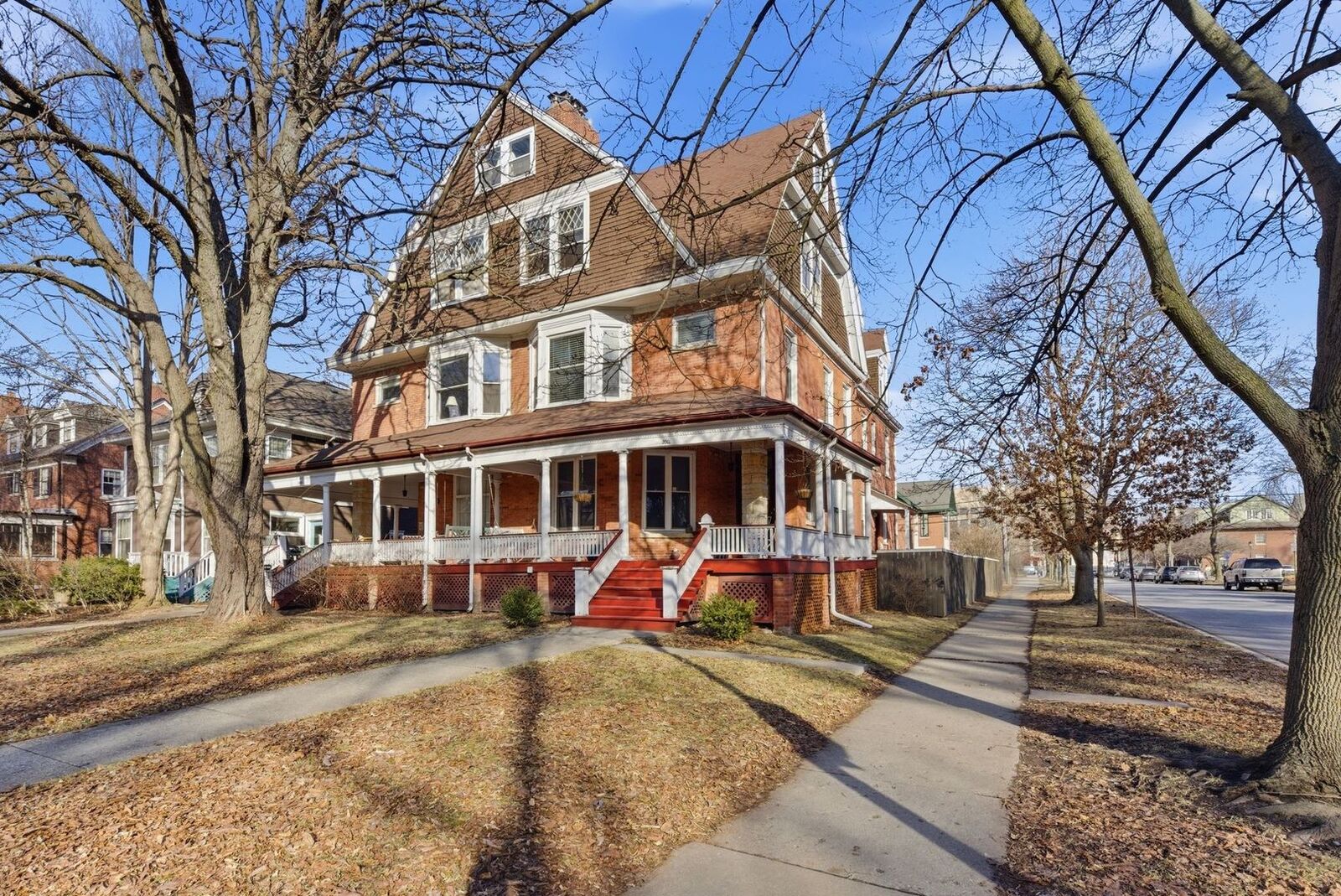 Property Photo:  2001 Orrington Avenue 2001  IL 60201 