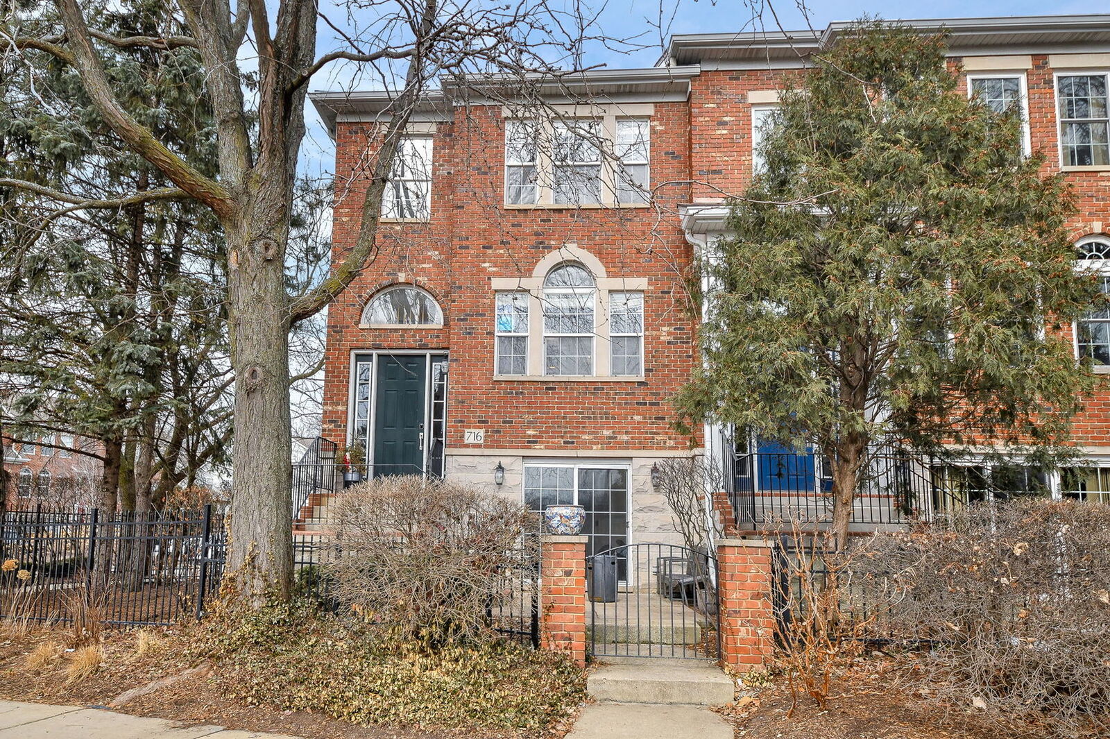 Property Photo: 716 Prescott Court IL 60563