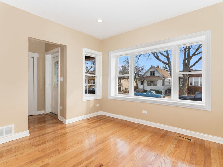 Property Photo:  2516 Grove Avenue  IL 60402 