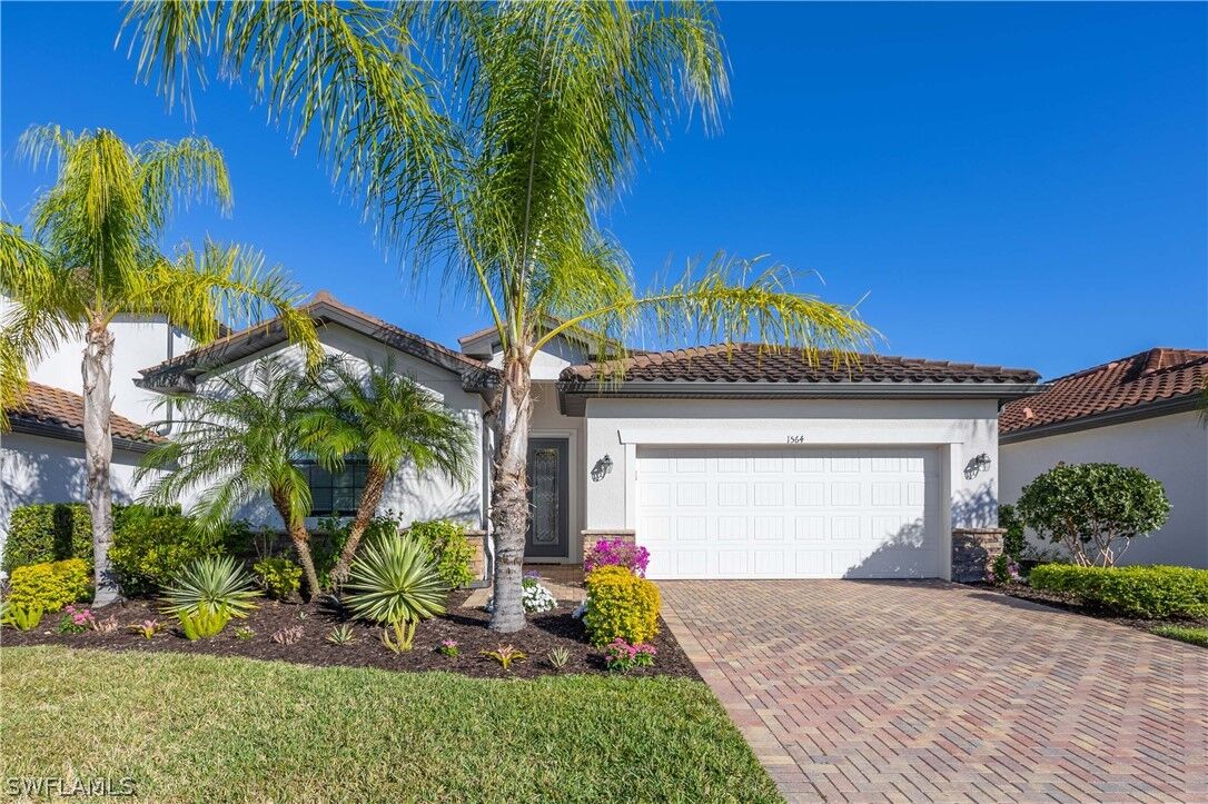Property Photo:  1564 Vizcaya Lane  FL 34113 