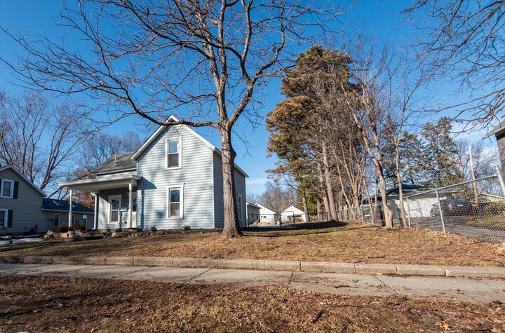 Property Photo:  522 6th Street W  MN 55033 