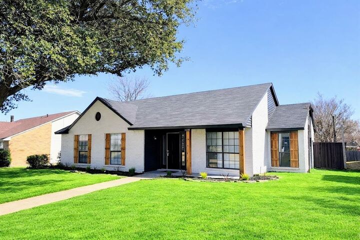 Property Photo:  1608 Hutchinson Street  TX 75150 