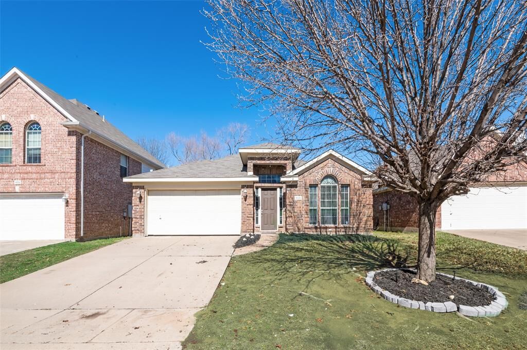 Property Photo:  4828 Summer Oaks Lane  TX 76123 