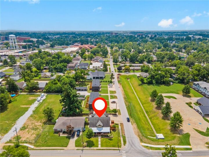 Property Photo:  415 NW 5th Street  AR 72712 