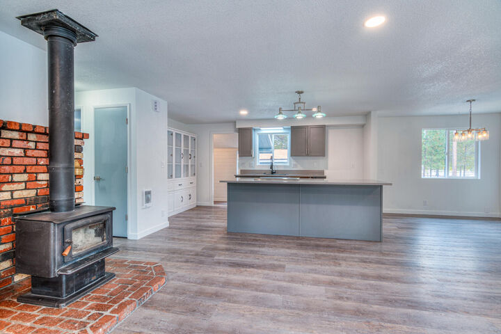 Property Photo: 51448 Cedar Road OR 97739