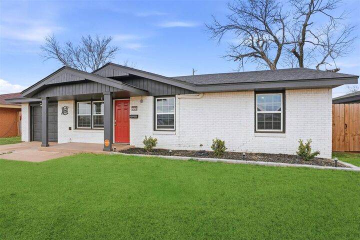 Property Photo: 1103 Asalee Street OK 73521