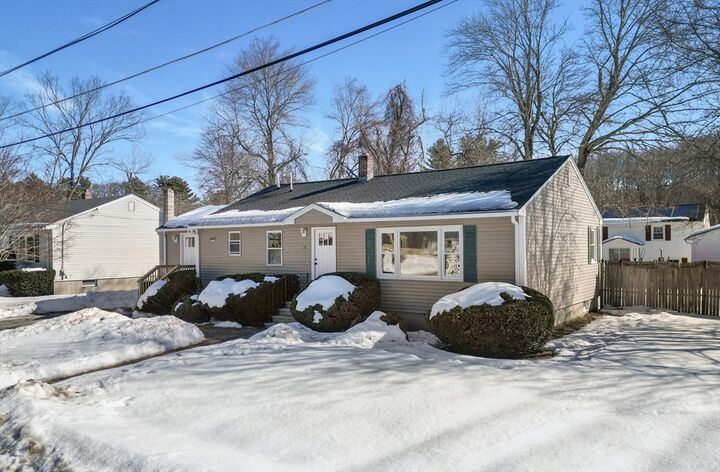 Property Photo:  15 Robin Lane  MA 01854 