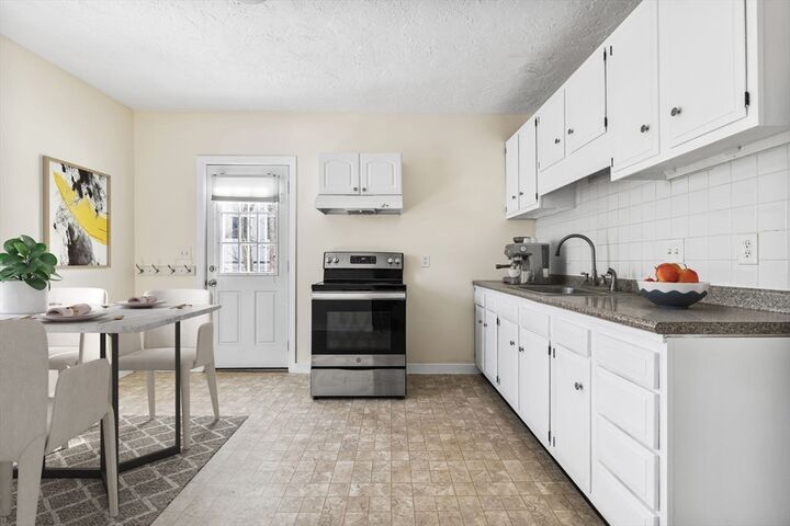 Property Photo:  9 Henry St 9  MA 02478 