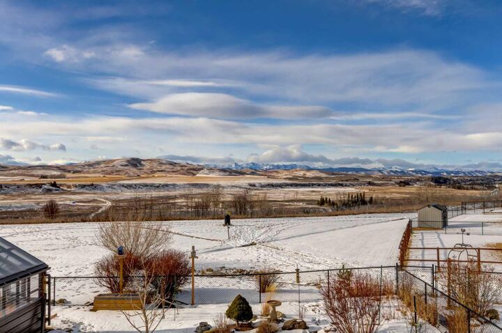 Property Photo: 533 Highwood Drive AB T0L 1H0