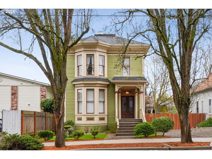 Property Photo: 2625 SE Stark St OR 97214