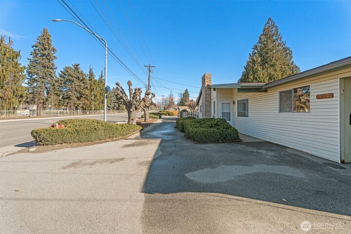 Property Photo:  850  Grant Road  WA 98802 