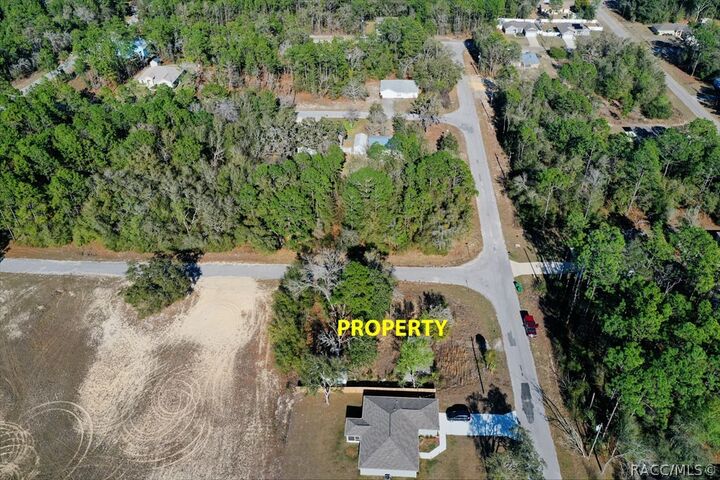 Property Photo: 941 W Cadima Place FL 34434