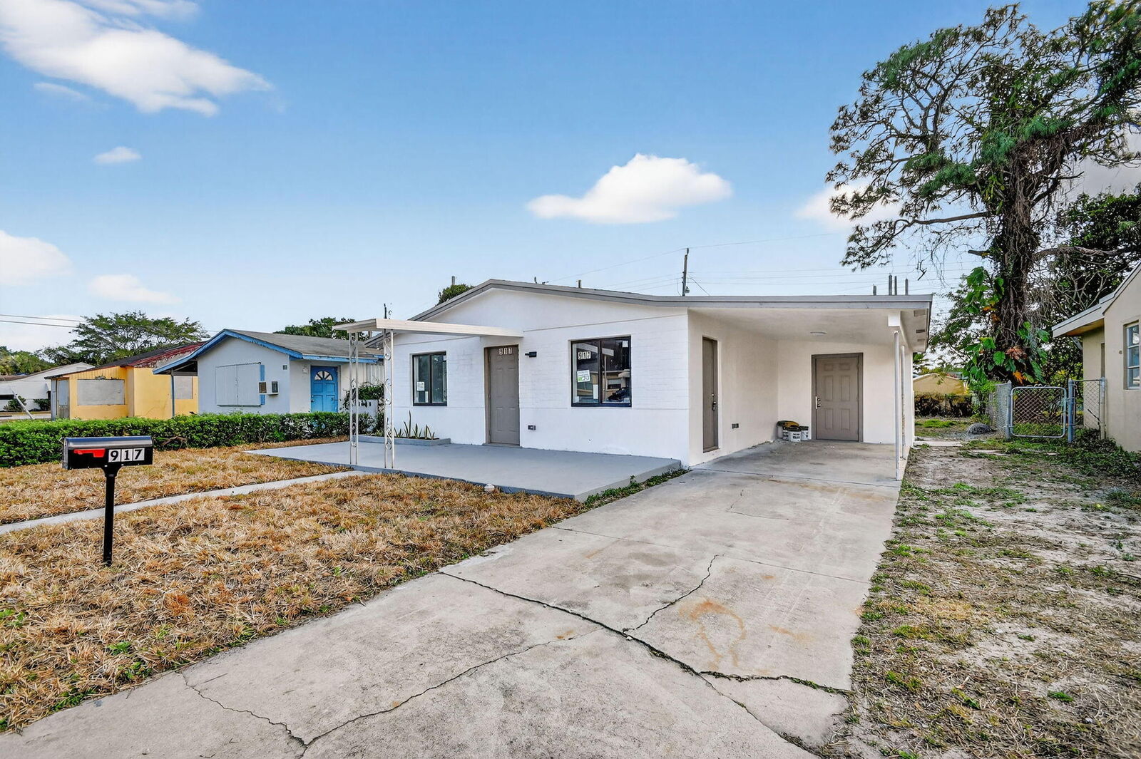 Property Photo:  917 W 2nd Street  FL 33404 