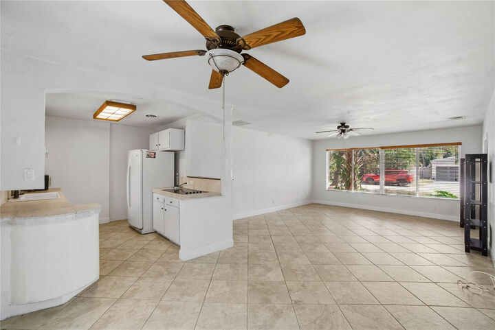 Property Photo: 510 S 29th Court FL 33020