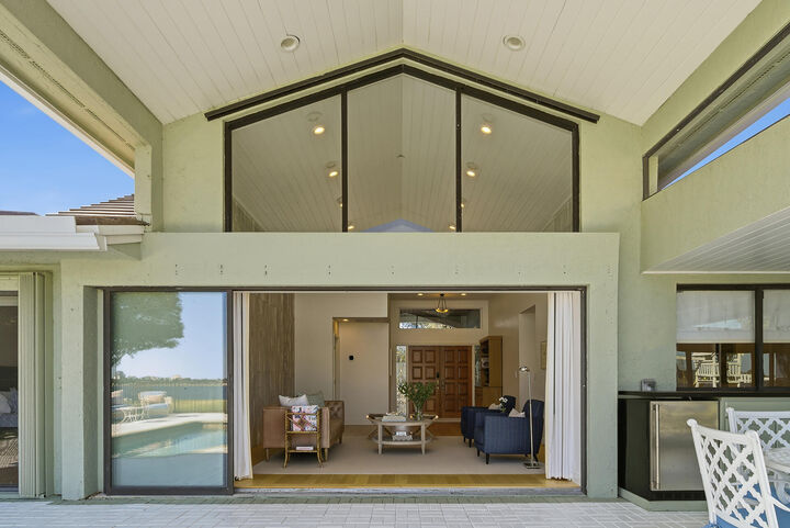 Property Photo:  2308 Embassy Drive  FL 33401 