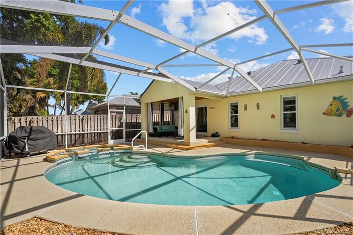 Property Photo:  820 NW Waterlily Place  FL 34957 