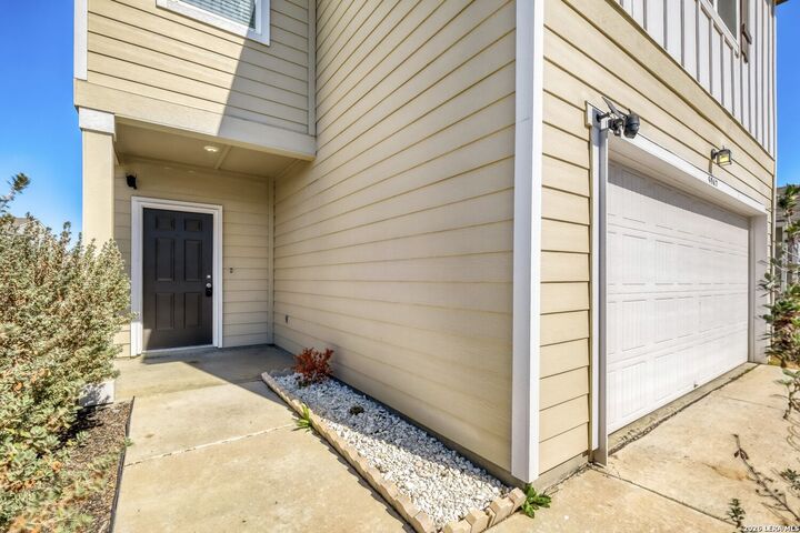 Property Photo: 5247 Hickory Pl TX 78222