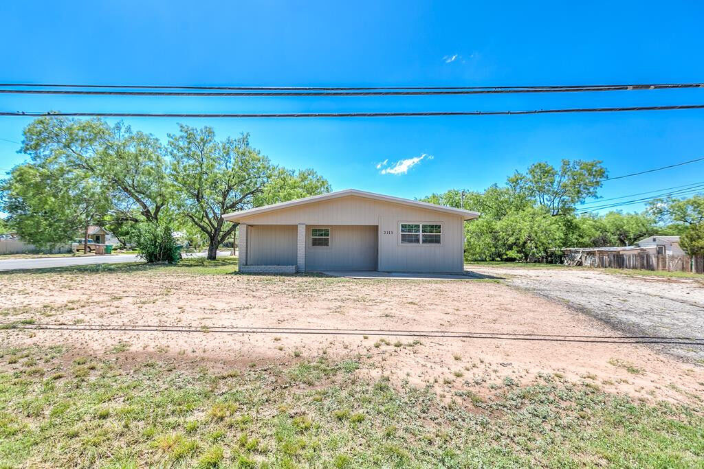 Property Photo:  2113 S Hill Street  TX 76903 