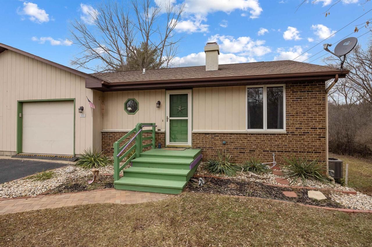 Property Photo:  425 North Wright Road  WI 53546 