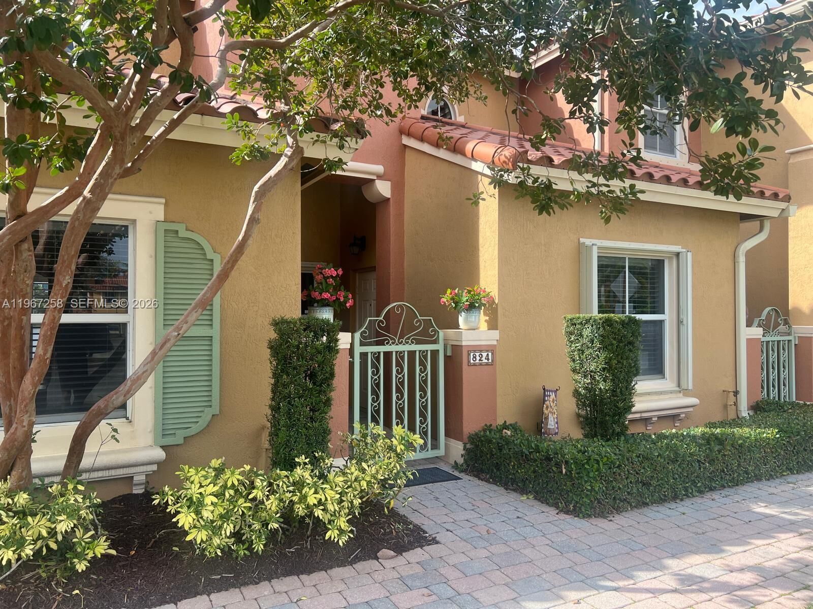 Property Photo:  824 SW 143rd Ter 203  FL 33027 