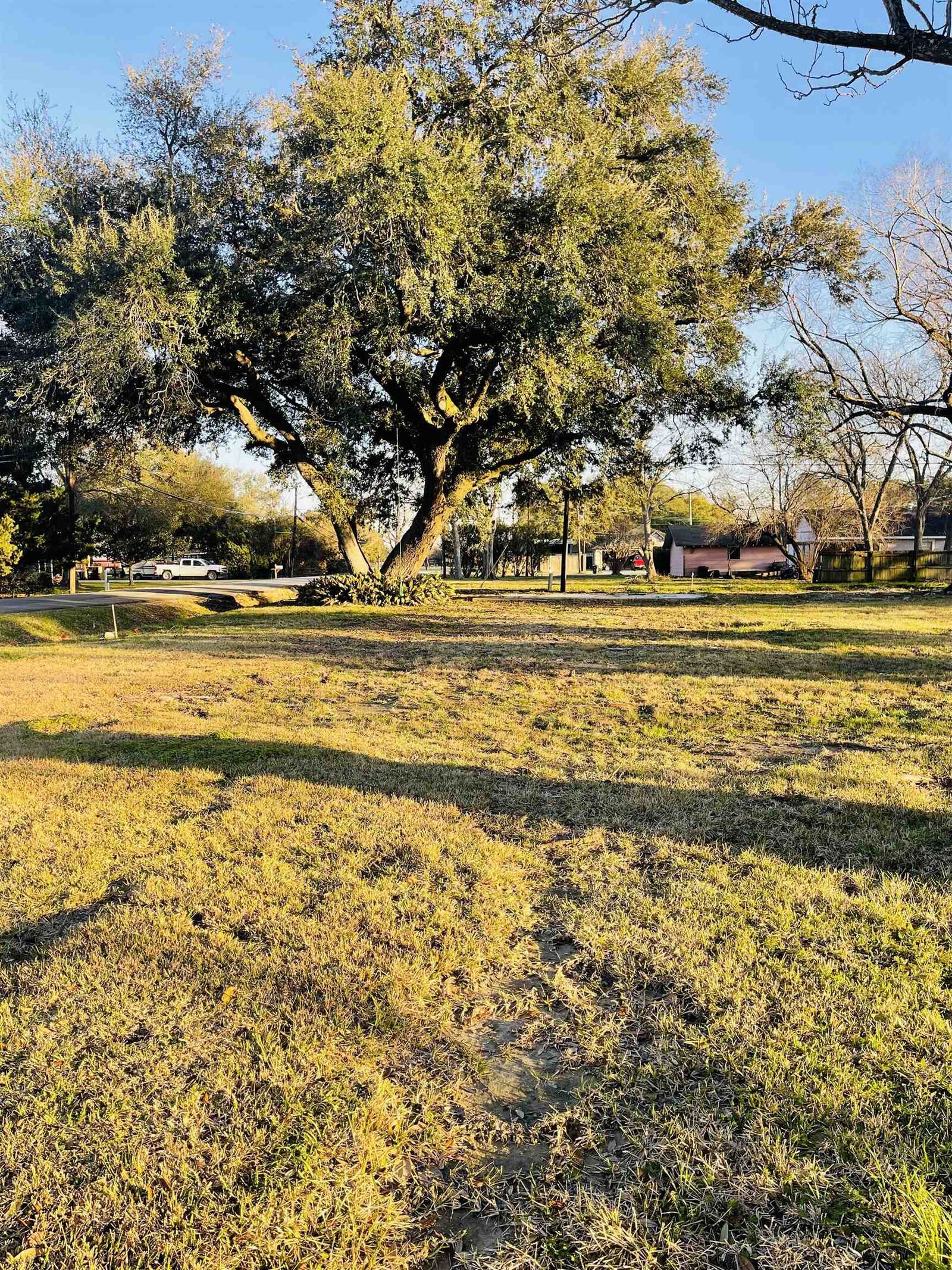Property Photo: 104 Sycamore St. TX 77651