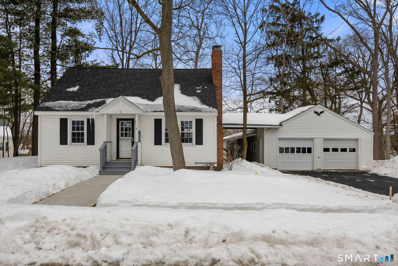 Property Photo:  8 Hendee Road  CT 06040 