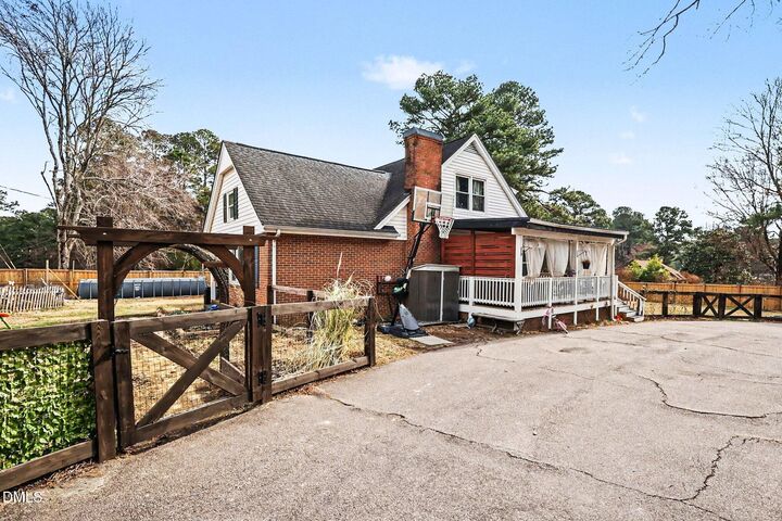Property Photo:  1609 Spring Lane  NC 27330 