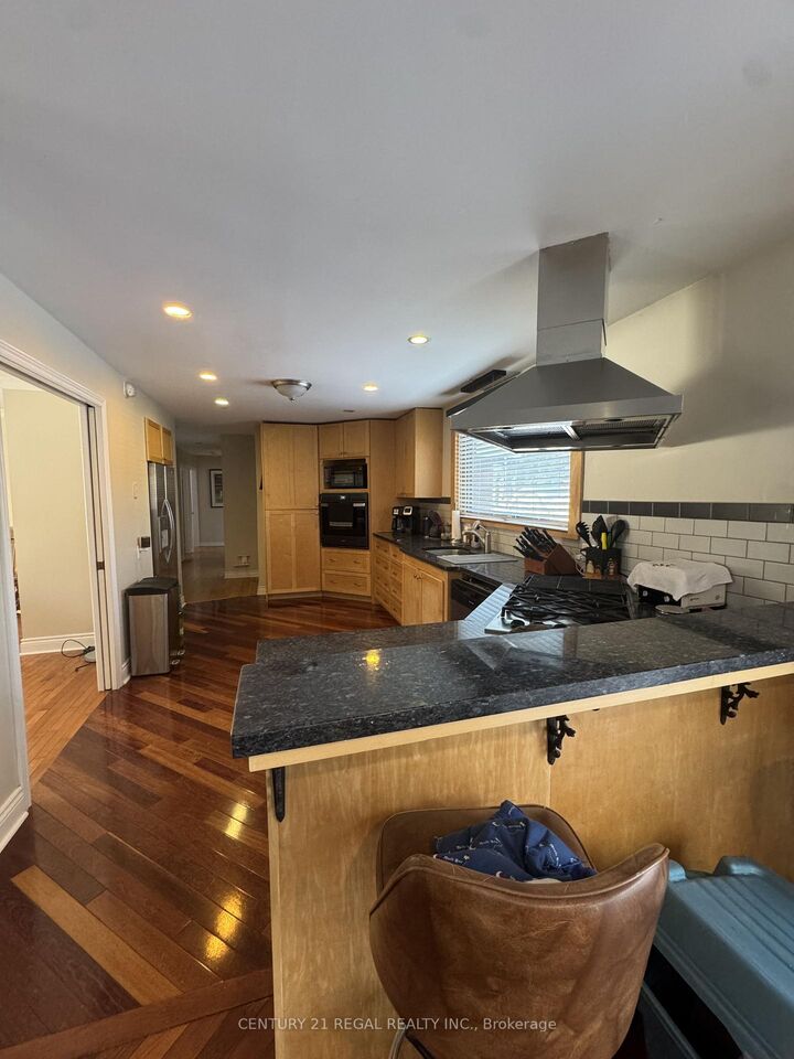 Property Photo:  156 39th Street S  ON L9Z 1S3 