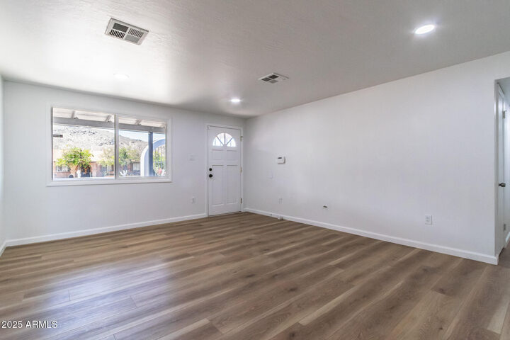 Property Photo:  1550 W Willow Avenue  AZ 85029 