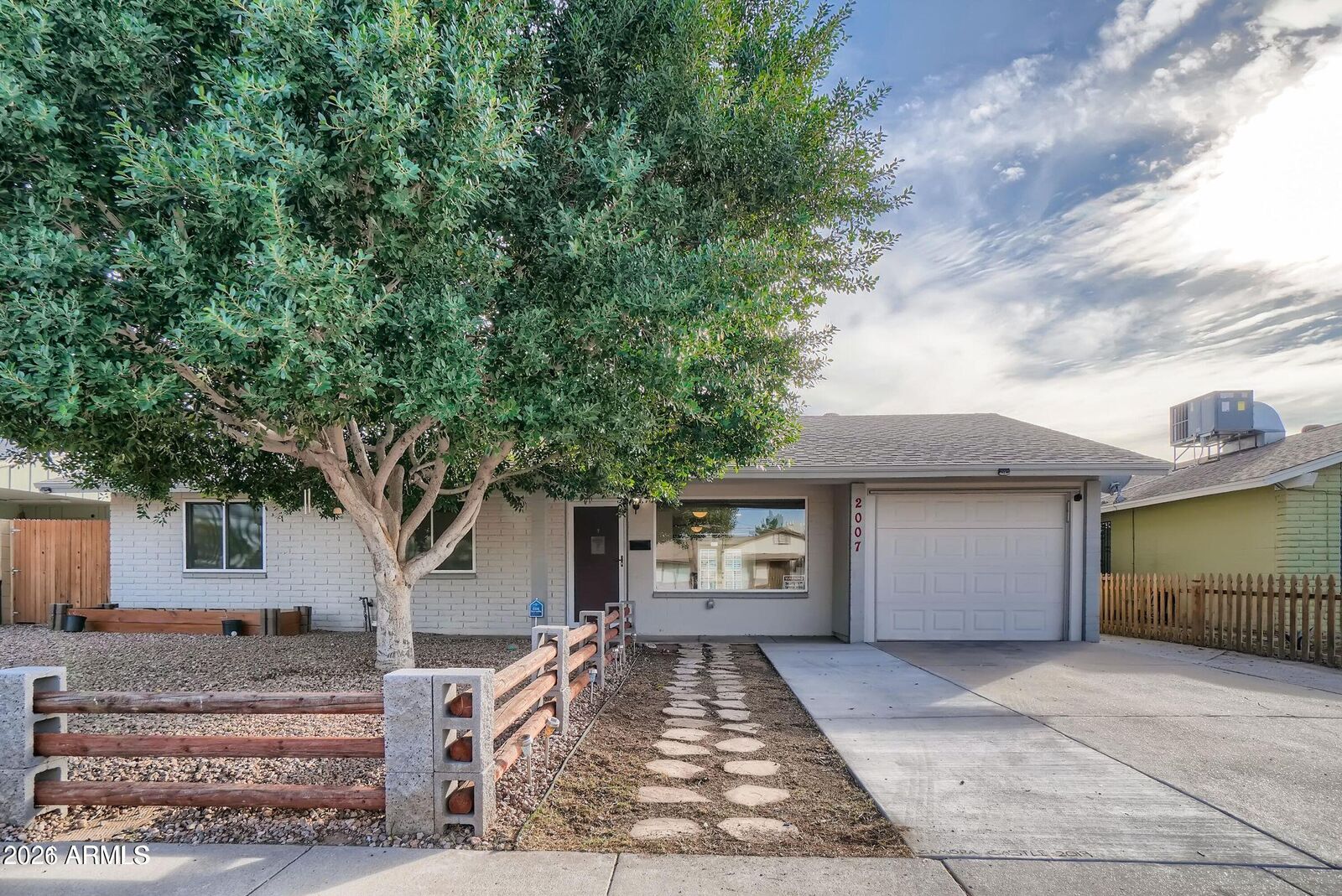 Property Photo: 2007 W Dahlia Drive AZ 85029